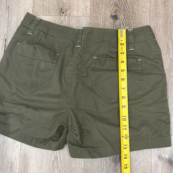 Green shorts - Picture 4 of 5